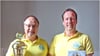 Die Mitglieder des Geflügelvereins Oranienbaum und Umgebung haben Markus König (l.) zu ihrem neuen Vorsitzenden gekürt. Neben ihm Maik Strömer, der die Urkunde für den 1. Platz bei der Vereinsmeisterschaft präsentiert.