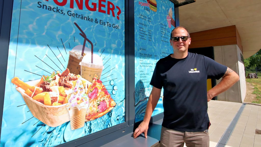 Stephan Lähne betreibt den Kiosk im Freibad und erweitert den Service nun auch für Besucher, die nicht im Bad sind.
