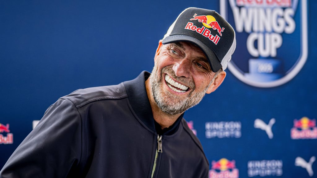 Hat's geklappt? Laut einem Medienbericht soll Jürgen Klopp versucht haben, Cesc Fabregas als neuen RB-Trainer zu gewinnen.