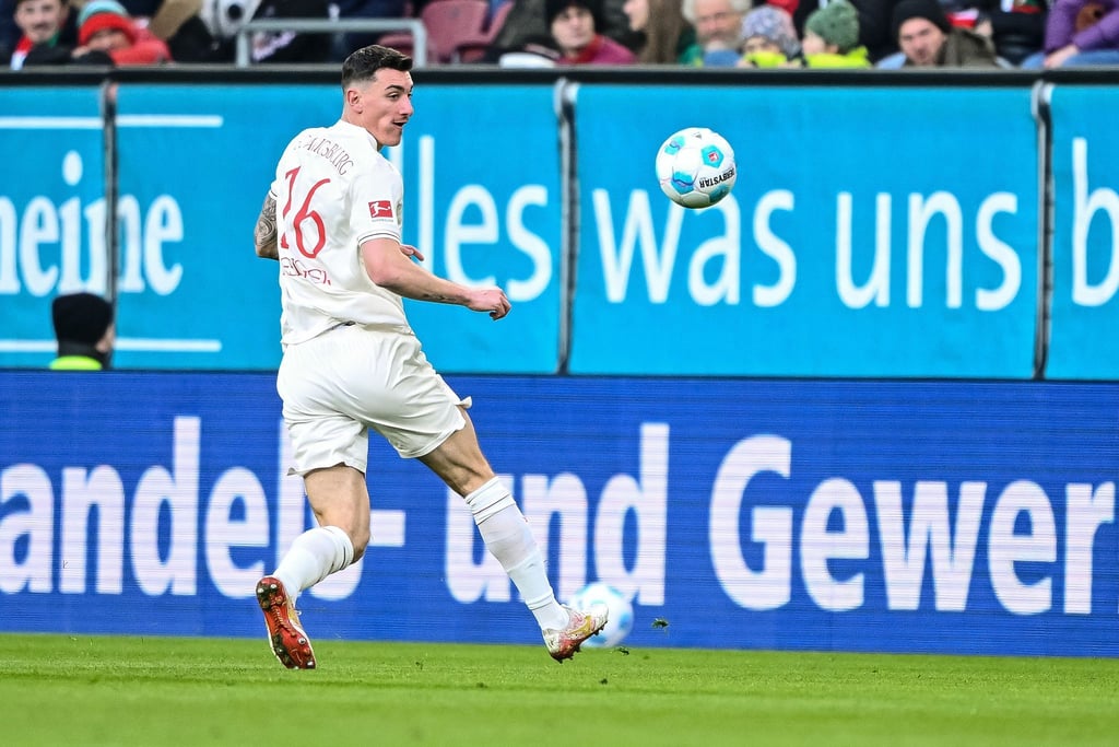 Cédric Zesiger bleibt bis 2029 beim FC Augsburg.