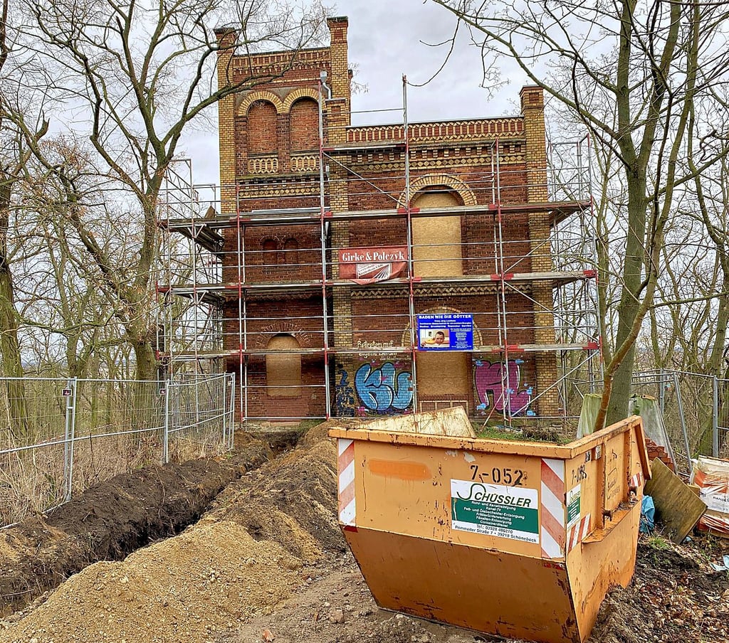 Der Schönebecker Hummelbergturm: Mit Fördergeldern aus dem Leader-Programm könnte die Sanierung abgeschlossen werden. Doch erst muss der Förderverein Hummelbergturm seinerseits Geld auftreiben.