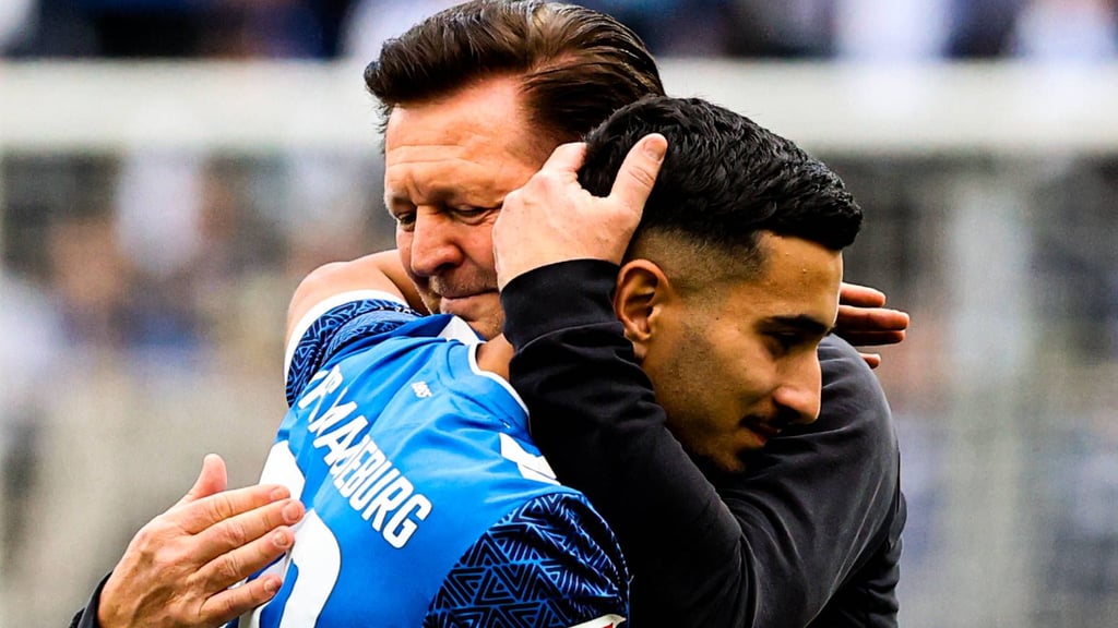 Livan Burcu bei seinem Abschied vom 1. FC Magdeburg: Arm in Arm mit FCM-Cheftrainer Christian Titz.