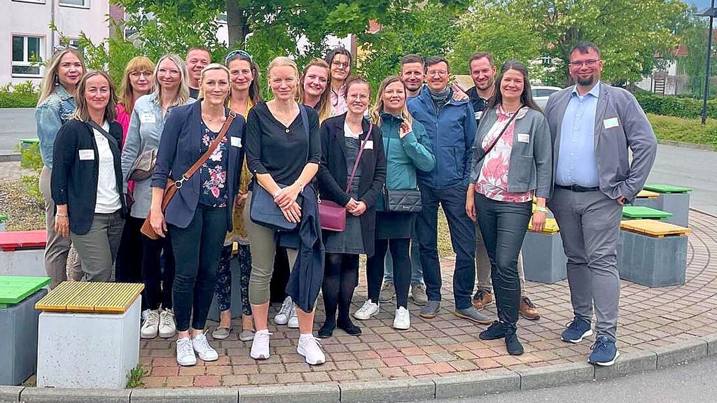 Auf Schulhof und Fluren wurde erzählt, gelacht und sich erinnert.