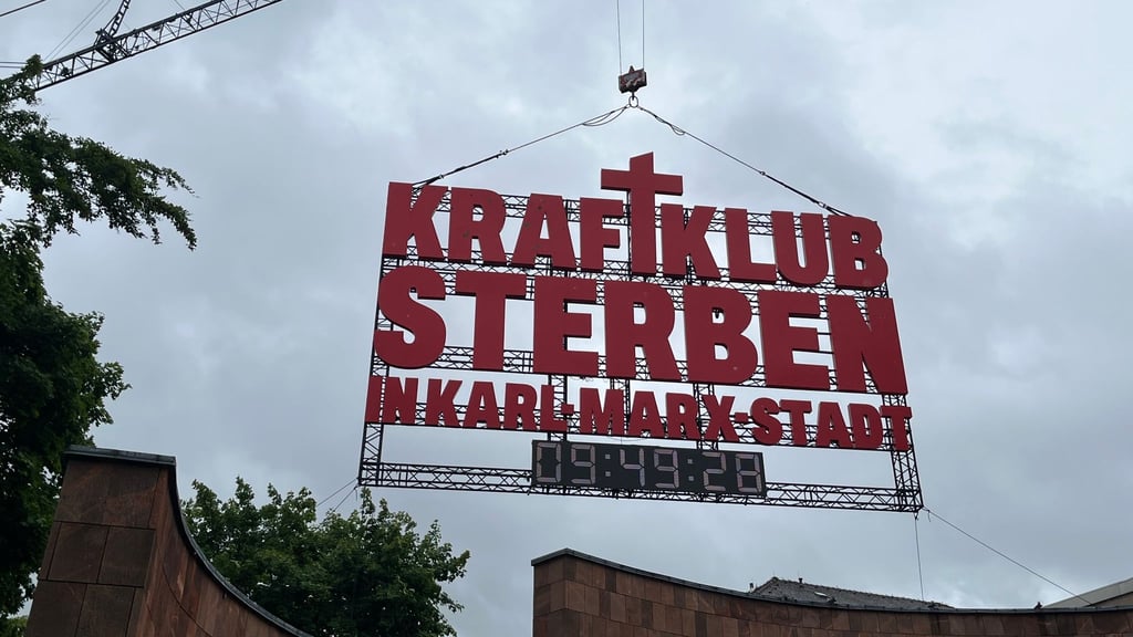 Bereits in den vergangenen Tagen hatte der Schriftzug versehen mit einem Countdown, der am Mittwochabend abläuft, für Spekulationen gesorgt.