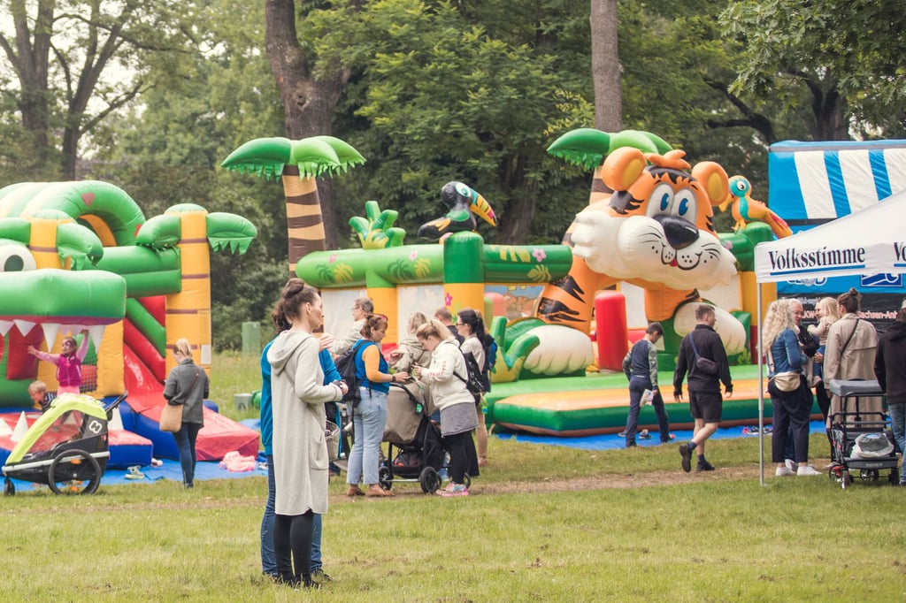 Zum Pusteblumen-Kinderfest wird am Sonntag verwandelt sich der Elbauenpark in Magdeburg in ein großes Kinderparadies.
