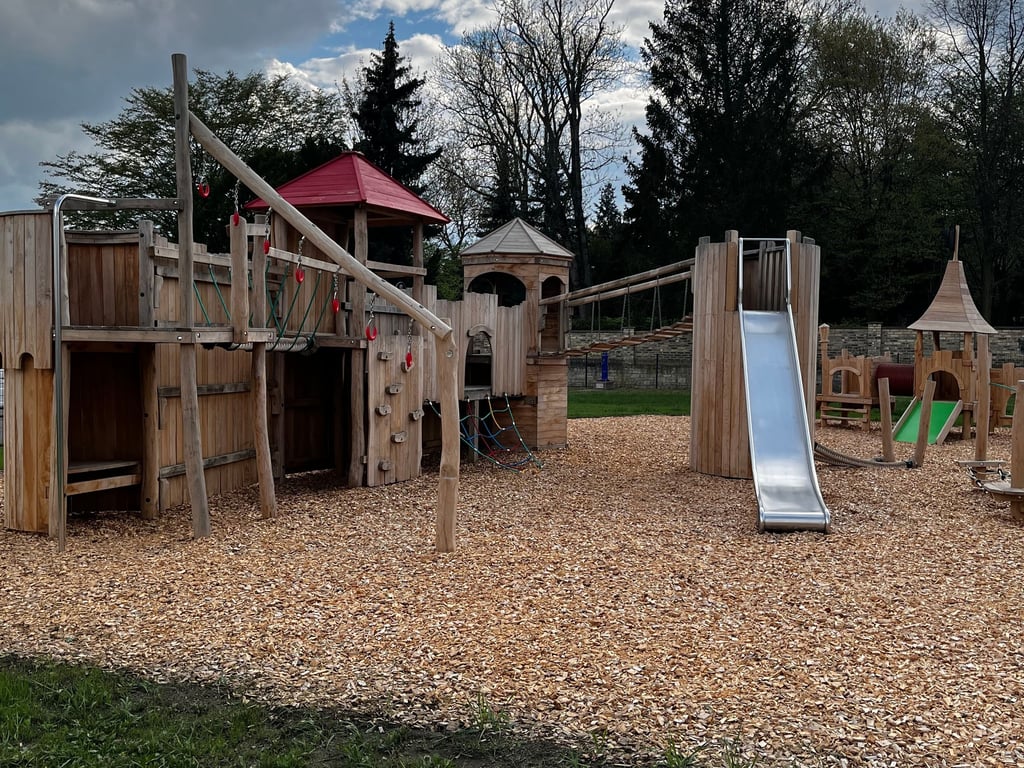 Der neue Burgspielplatz in Querfurt wurde Ende April 2025 eröffnet.