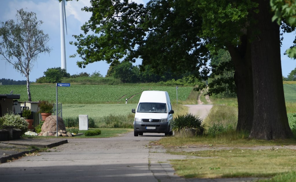 Das Bild zeigt eines von vielen Beispielen, wie das Durchfahrtsverbot im Stegel ignoriertr wird.