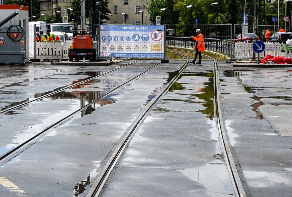 Die ersten Straßenbahnen sollen am Donnerstagmorgen wieder rollen.