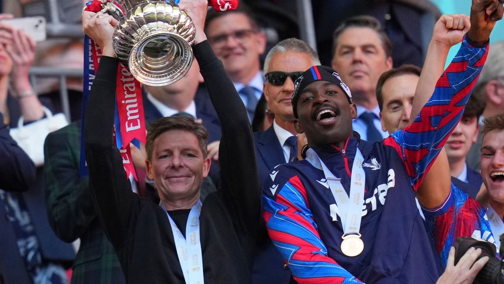 Bleibt seinem Club wohl treu: Oliver Glasner (l).