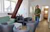 Im Obergeschoss von Haus II stehen jetzt neue Räumlichkeiten mit neuem Mobiliar für Klassen und andere Gruppen zur Verfügung. Objektleiter Ulrich Weimeister ist stolz auf den Umbau.