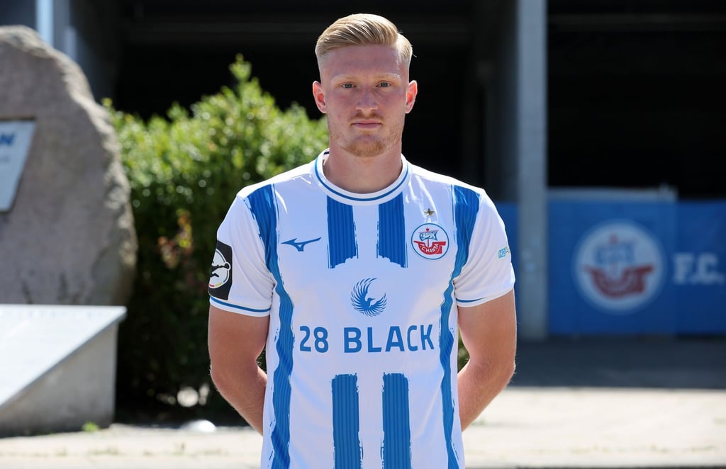 Kevin Schumacher wechselt vom Fußball-Drittligisten FC Hansa Rostock zum Ligarivalen nach Osnabrück.