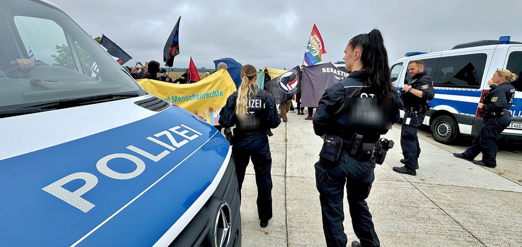 Das Sommerfest der Jungen Alternativen 2024 in Roxförde brachte auch etliche Demonstranten auf den Plan. Ob in diesem Jahr ein Sommerfest stattfindet, soll noch nicht feststehen.