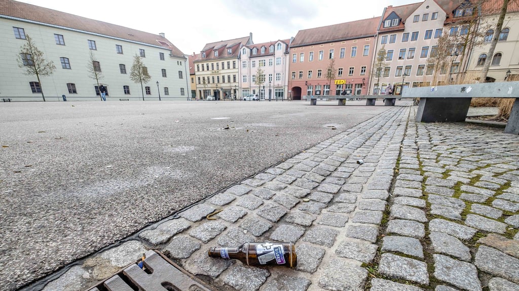 Mit Bierflaschen soll der Mann am Arsenalplatz geworfen haben.