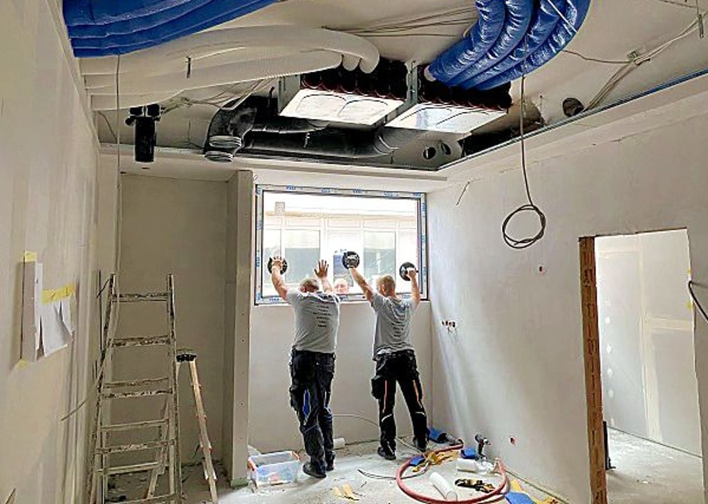 Ein lange leerstehende Gewerbeeinheit in der Innenstadt von Burg mit einer Fläche von 240 Quadratmeter wird saniert und komplett neu eingerichtet.