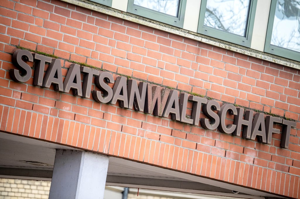 Bei der Staatsanwaltschaft Verden wird wegen möglicher jahrelanger Vergewaltigung einer Frau ermittelt. (Archivbild)