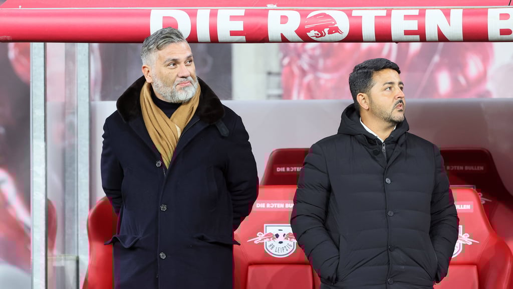Hasan Cetinkaya (l.), der Berater von Peter Gulacsi, im Dezember 2023 in der Red Bull Arena.