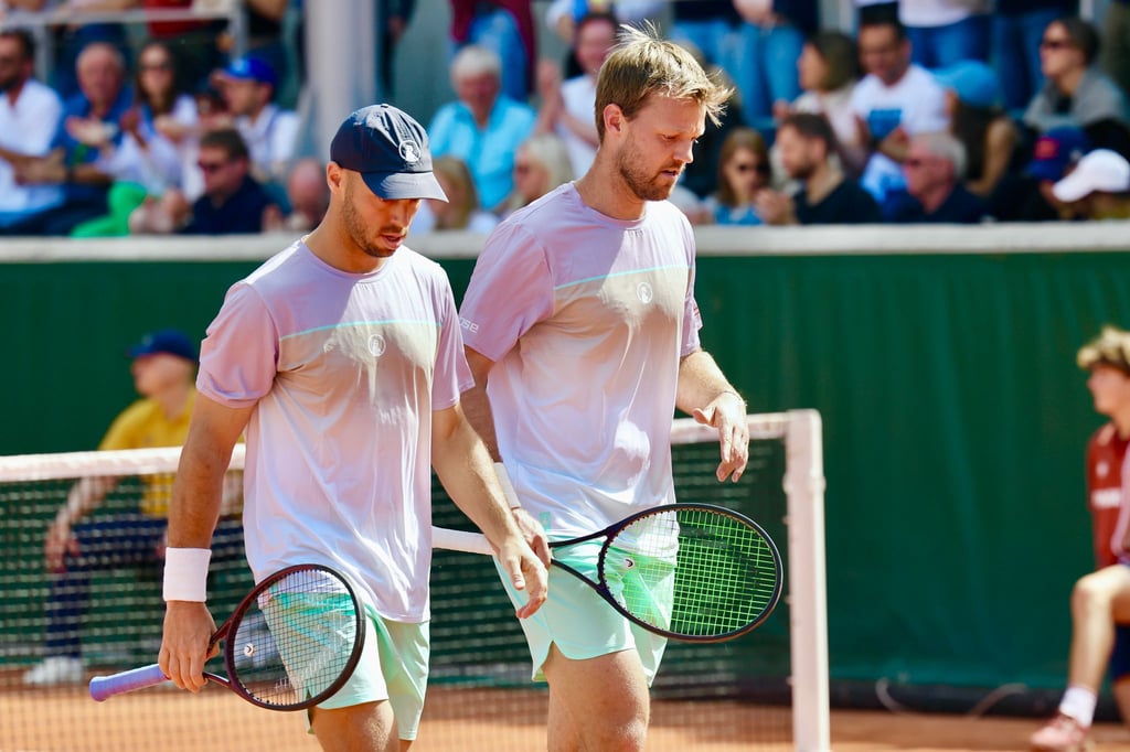 Kevin Krawietz und Tim Pütz sind in Paris locker weiter.