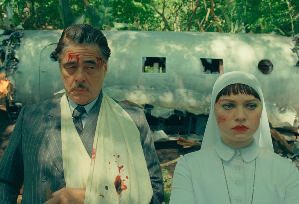 Benicio Del Toro als Zsa-Zsa Korda und Mia Threapleton as Liesl in einer Szene des Films „Der phönizische Meisterstreich“.