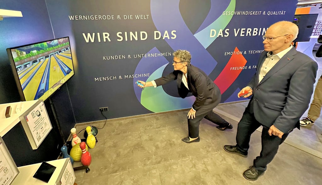 Ministerin gegen Geschäftsführer: Lydia Hüskens tritt gegen Andreas Sack im digitalen Bowling an.