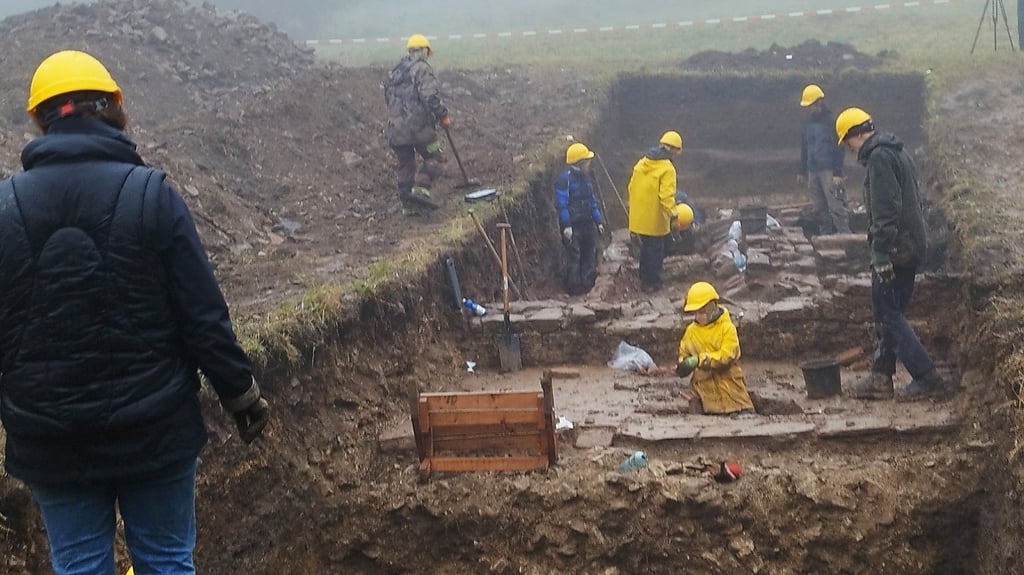 Welche Geheimnisse verbergen sich noch an der Klosterruine Himmelpforte bei Wernigerode? Neben Mauerresten und Alltagsgegenständen kamen bei bisherigen Ausgrabungen auch schon Skelett und Gold zum Vorschein.