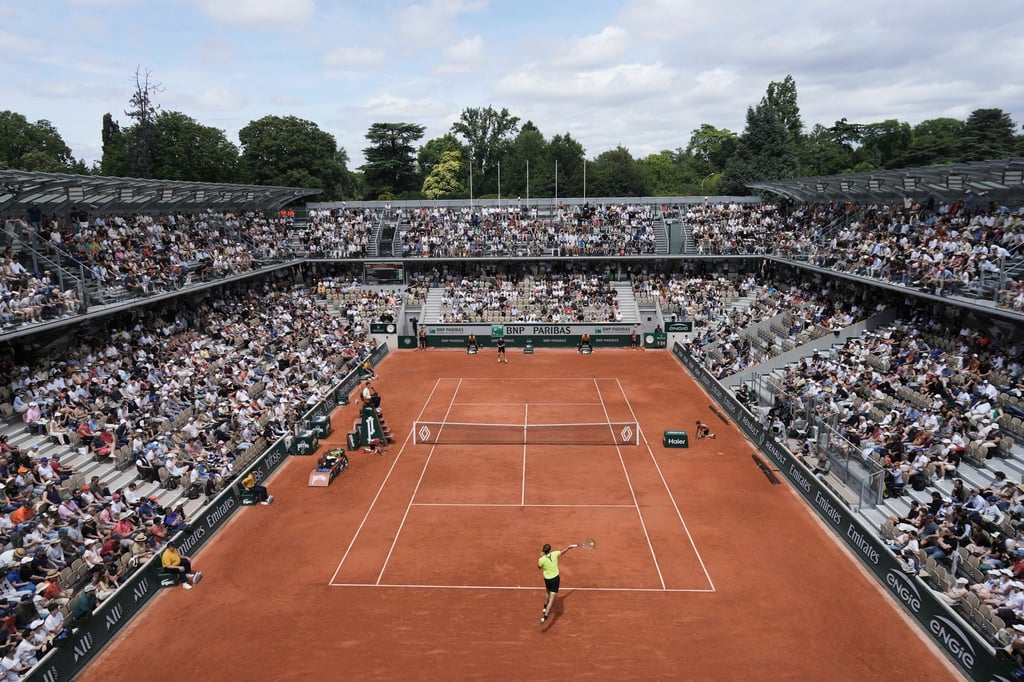 In einem der schönsten Stadien zog Alexander Zverev in Runde drei ein.