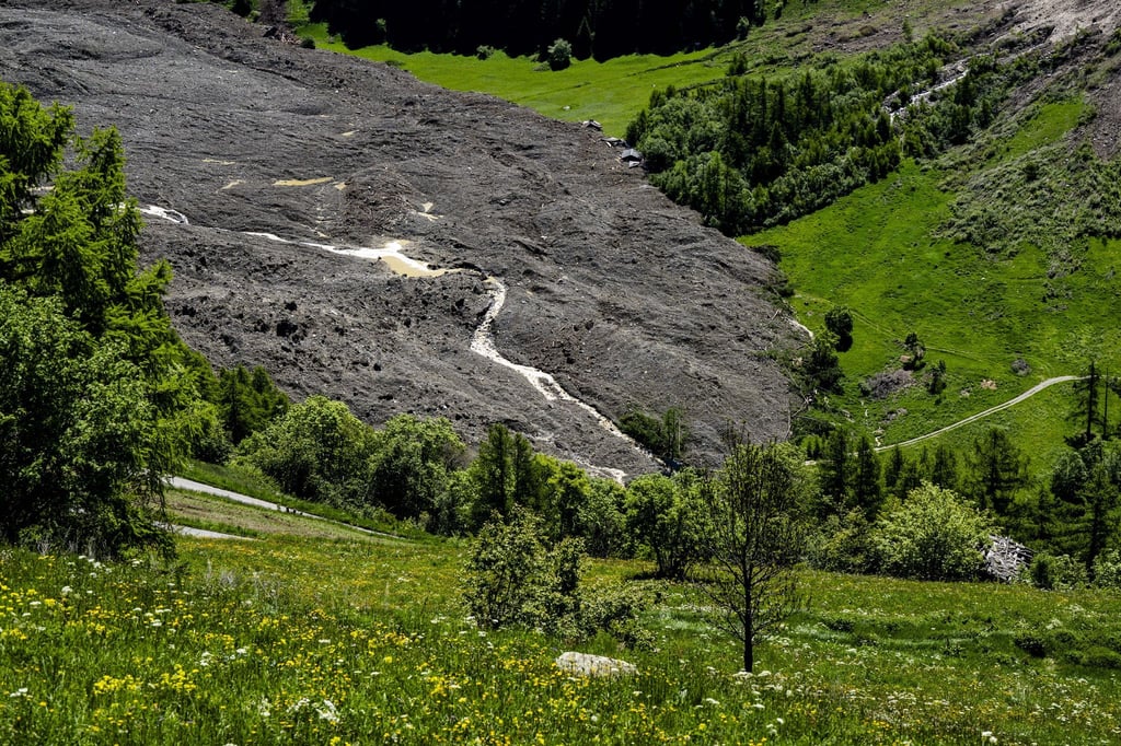 Der Fluss Lonza bahnt sich einen Weg durch den Schuttkegel.