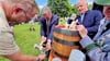Mit dem Anstich eines Bierfasses wurde das dreitägige Gildefest der Ascherslebener Kaufmannsgilde am Freitag eröffnet. 