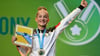 Karina Schönmaier jubelt über ihre Goldmedaille.