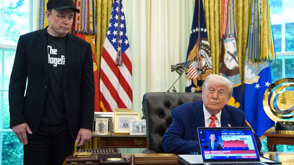 US-Präsident Donald Trump verabschiedet Tech-Milliardär Elon Musk, der für die Regierung die Kostensenkungsinitiative Doge führte.
