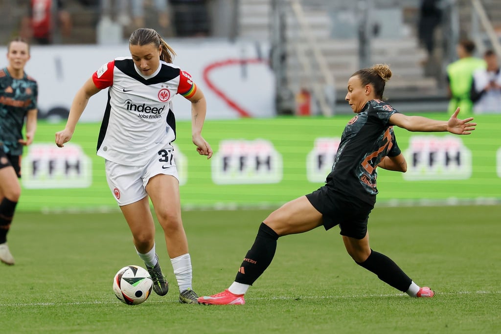 Kann mit dem Ball umgehen: Tanja Pawollek weist bereits 155 Einsätze in der Bundesliga auf.