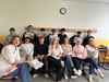 Reporterin Lena Bellon (links) in der 8c des Albert-Einstein-Gymnasiums in Magdeburg. Im Rahmen der Medienklasse konnten die Jugendlichen Fragen stellen. 