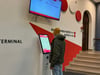 Check-In-Terminal beim Bürgerservice in Halle: In der Saalestadt können Einwohner nur mit einer vorigen Anmeldung vorsprechen.