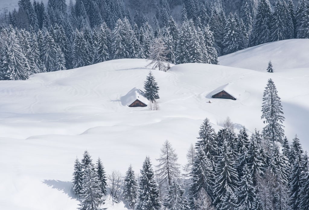 Winterräume in Hütten sollen Bergsportlern als sichere Unterkunft dienen, werden aber teils als Party-Spot missbraucht (Symbolbild).