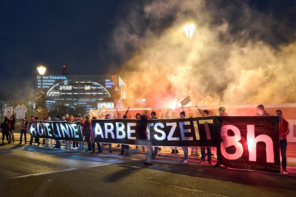 Die Gewerkschaften lehnen die Abkehr vom Acht-Stunden-Tag ab - eine Studie fasst die Gegenargumente zusammen. (Archivbild)