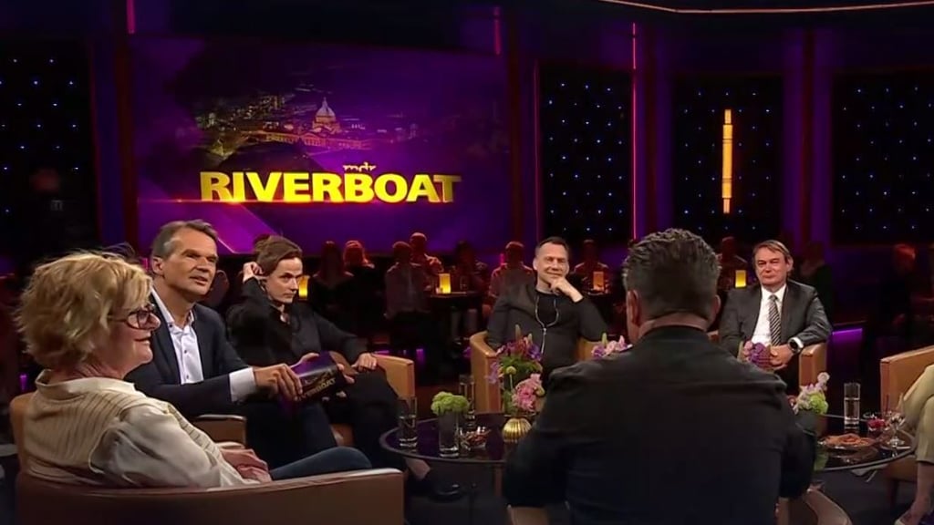 In der Sendung vom 16. Mai waren Axel Schulz, Claudia Michelsen, Andreas Englisch, Saskia Vester, Stefan Mross, Désirée Nick und Sebastian Fitzek zu Gast bei Riverboat.