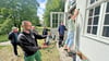 Das Teehaus im Schlosspark Möckern stand beim jüngsten Arbeitseinsatz im Mittelpunkt der Vereinsmitglieder. Auch neue Lampen wurden angebracht.