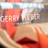 Gerry-Weber-Mode an einem Kleiderbügel - die Modemarke wird es auch künftig geben, die Gerry-Weber-Shops hingegen nicht mehr.
