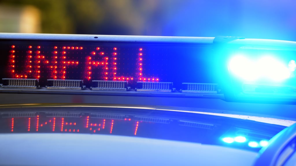 Bei Seeburg verunglückte ein Motorradfahrer schwer und wurde in eine Klinik gebracht.