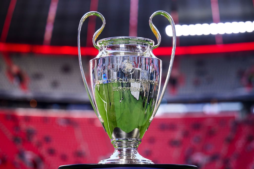 Der Champions-League-Pokal in der Münchner Allianz Arena.