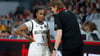 Viel zu besprechen: Spielerin Peterson und Trainerin Thomaidis.