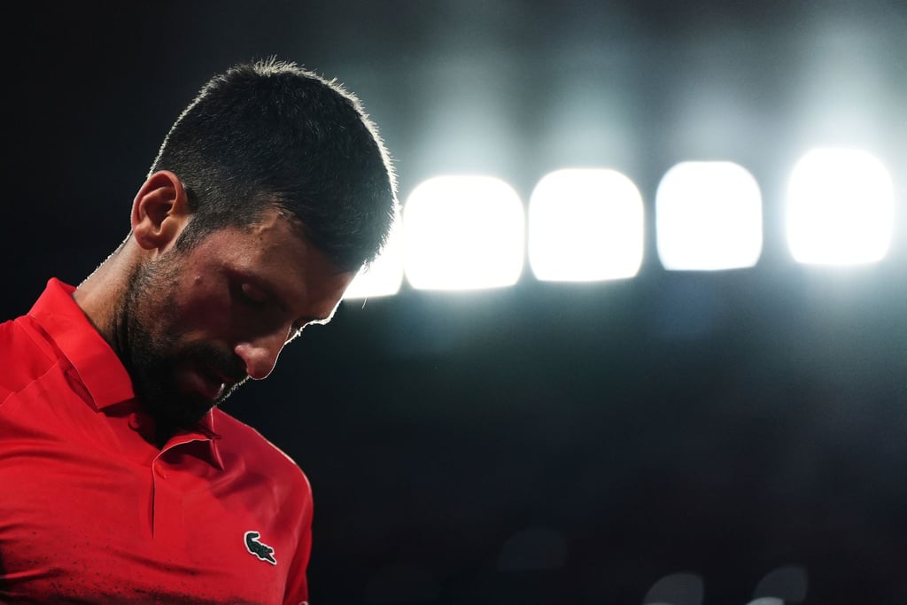 Novak Djokovic ist in Paris ins Achtelfinale marschiert.