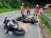 Diese zwei Motorräder stießen am Samstag auf der B 85 am Kyffhäuser zusammen. Die Fahrer wurden schwer verletzt.  
