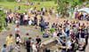 Galgenberg im Ausnahmezustand: Hunderte feiern beim Bierballturnier – zwischen Staub, Beats und Bierflaschen.