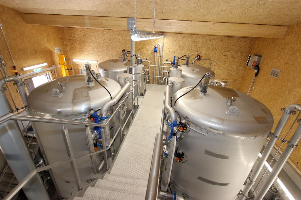 Das Besondere ist ein mehrstufiges Filtersystem, in dem auch Ozon zur Biofiltration eingesetzt wird.