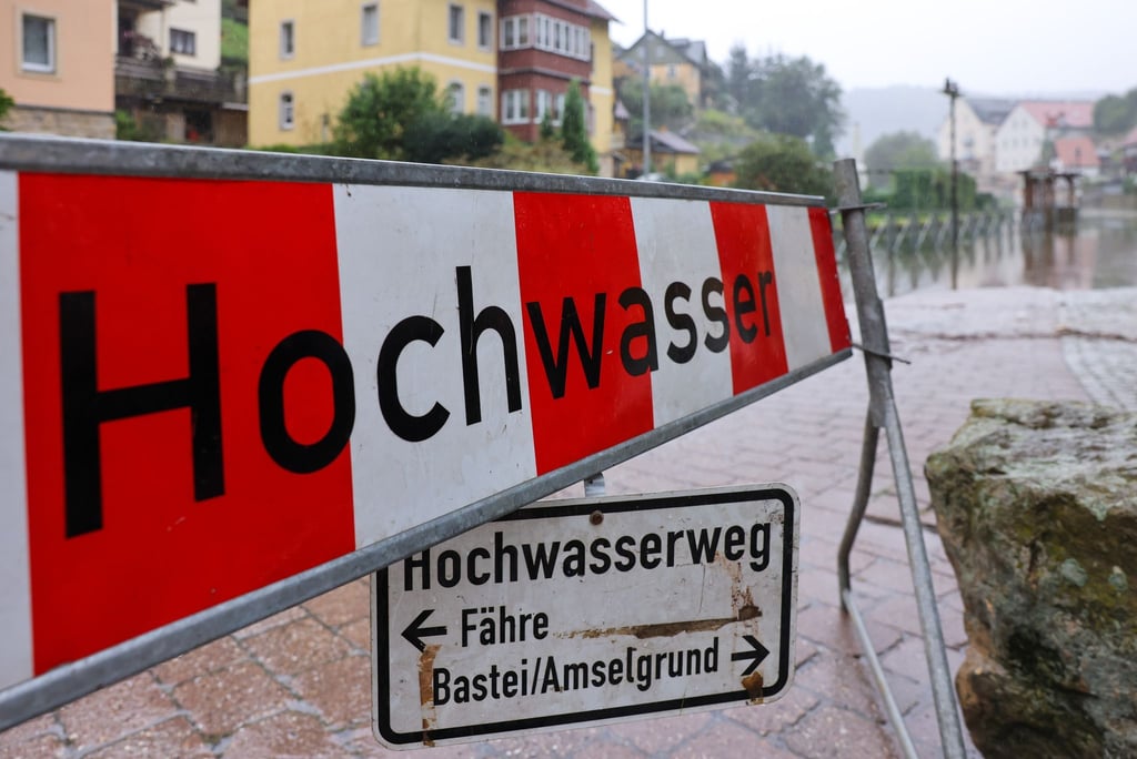 Überschwemmungen und andere Naturgefahren richten viele Schäden an. (Archivbild)