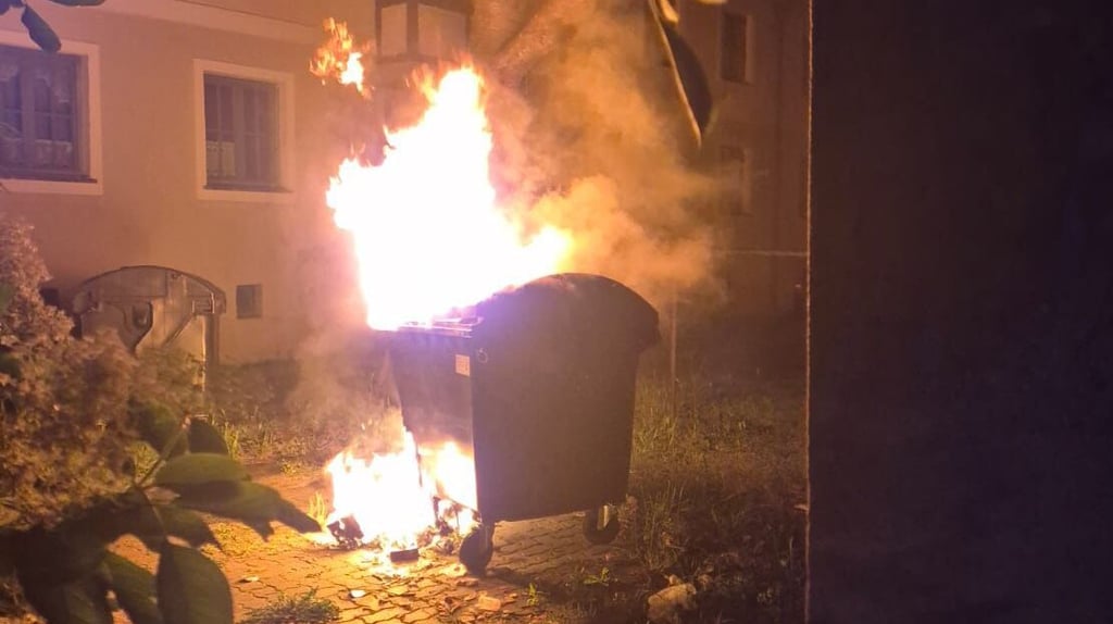 Wieder hat in Zerbst ein Müllcontainer gebrannt.