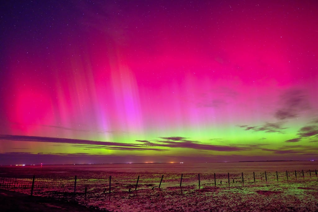 Polarlichter könnten auch in der Nacht zum Montag zu sehen sein. (Archivbild)
