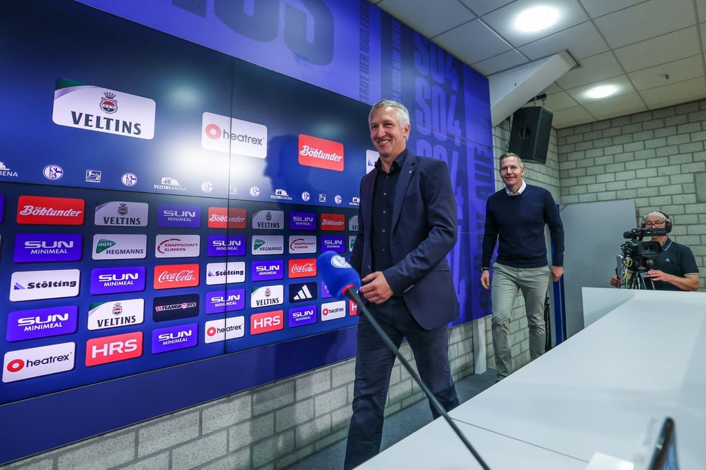 Frank Baumann hat offiziell auf Schalke angefangen.