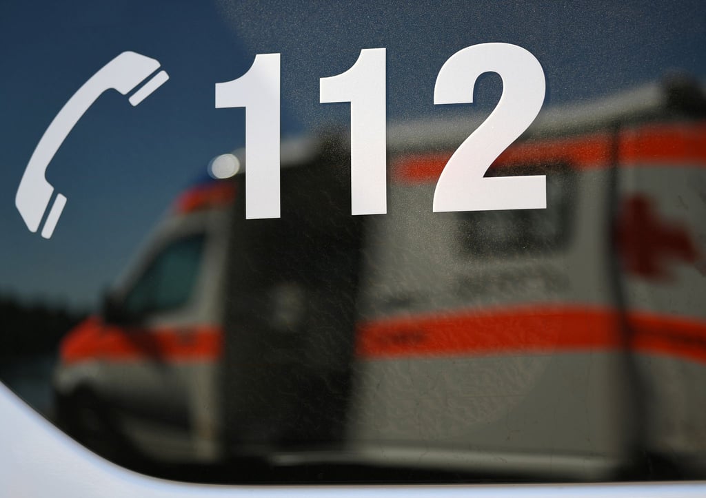 Der Rettungsdienst und die Polizei rückten zu dem Einsatzort im Süden Münchens aus. (Symbolbild)