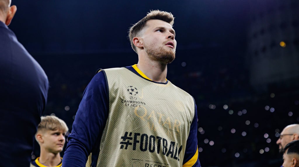 Torwart Josep Martinez.